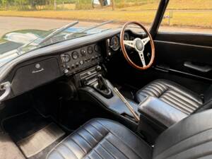 Image 13/30 de Jaguar Type E (2+2) (1966)