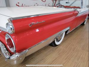 Afbeelding 24/31 van Ford Fairlane Skyliner (1959)