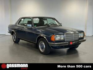 Imagen 3/15 de Mercedes-Benz 230 CE (1982)