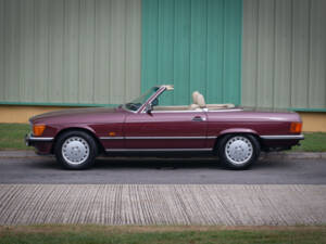 Imagen 4/29 de Mercedes-Benz 300 SL (1988)