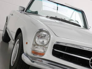 Image 17/31 of Mercedes-Benz 280 SL (1968)