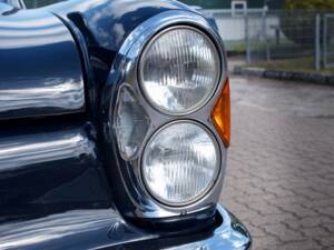 Image 24/39 of Mercedes-Benz 300 SE (1962)