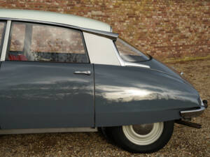 Image 22/50 of Citroën D Spécial (1967)