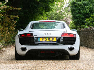 Image 8/38 of Audi R8 V10 (2010)