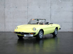 Image 1/24 of Alfa Romeo Spider 1300 Junior (1972)