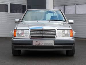 Image 24/33 de Mercedes-Benz 260 E (1991)