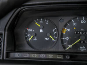 Image 20/50 of Mercedes-Benz 190 D (1985)