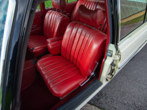 Image 12/34 de Mercedes-Benz 280 SE (1969)