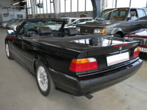 Afbeelding 28/40 van BMW 320i (1997)