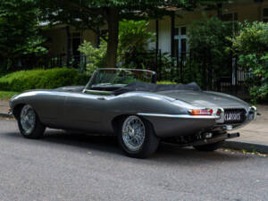 Image 4/21 of Jaguar E-Type 4.2 (1965)