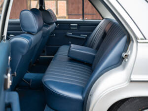 Image 39/63 of Mercedes-Benz 230&#x2F;6 (1974)