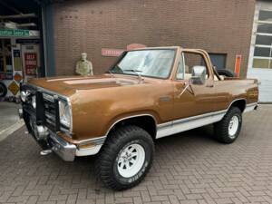 Image 2/22 of Dodge Ramcharger (1976)