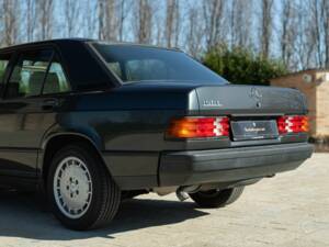 Image 10/50 de Mercedes-Benz 190 E (1988)