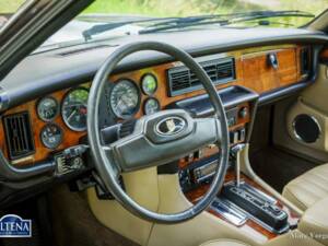 Image 18/57 de Jaguar XJ 12 (1986)