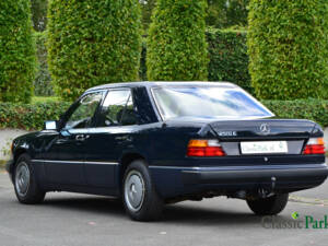 Imagen 3/50 de Mercedes-Benz 200 E (1991)