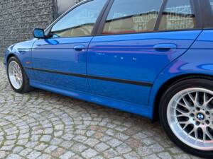 Image 12/100 of BMW 540i Touring (1998)