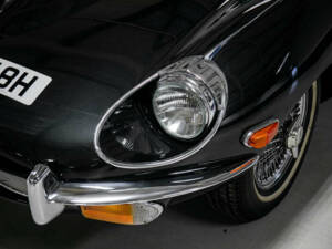 Image 22/28 de Jaguar E-Type (1970)