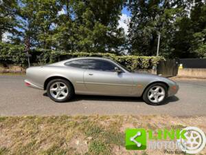 Image 6/10 de Jaguar XK8 4.0 (1998)