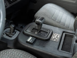Image 18/43 of Land Rover Defender 90 &quot;50th Anniversary&quot; (1998)