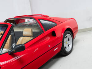 Bild 25/38 von Ferrari 328 GTS (1987)