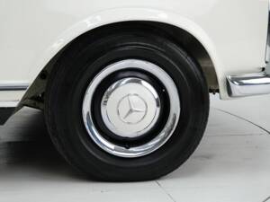 Afbeelding 11/15 van Mercedes-Benz 280 SL (1969)