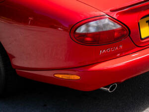 Image 22/33 of Jaguar XK8 4.0 (1999)