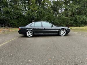 Image 9/50 de BMW 735i (2001)