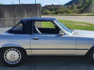 Image 15/34 of Mercedes-Benz 560 SL (1987)