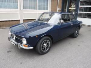 Image 34/39 de Alfa Romeo Giulia 1600 GT Junior (1973)