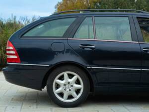 Image 26/50 de Mercedes-Benz C 320 T (2001)