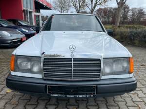 Immagine 3/18 di Mercedes-Benz 250 D (1988)