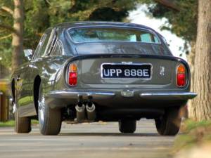 Image 11/36 of Aston Martin DB 6 Vantage (1968)