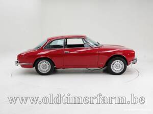 Image 6/15 de Alfa Romeo 2000 GT Veloce (1976)