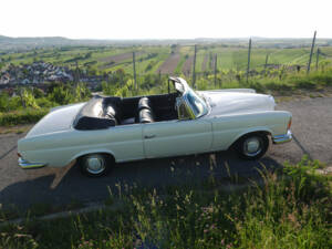 Imagen 6/56 de Mercedes-Benz 220 SE b (1962)