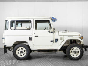 Image 10/50 of Toyota Land Cruiser BJ 43 (1977)