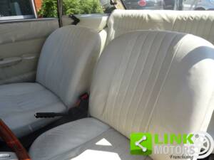 Immagine 2/10 di Alfa Romeo Giulia GT 1300 Junior (1972)