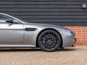 Image 21/71 of Aston Martin V12 Vantage S (2015)