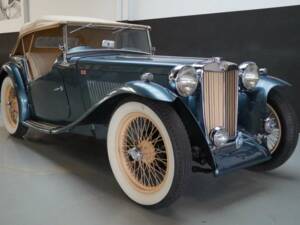 Image 23/50 of MG TC (1948)