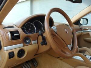 Image 46/93 of Porsche Cayenne Turbo (2007)