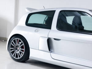 Image 20/32 of Renault Clio II V6 (2003)