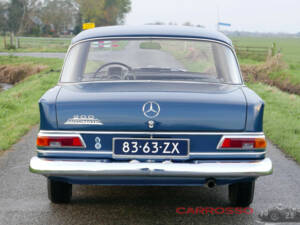 Image 32/37 of Mercedes-Benz 200 (1967)