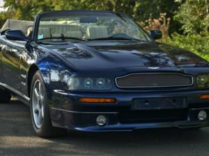 Immagine 9/50 di Aston Martin V8 Volante (1998)