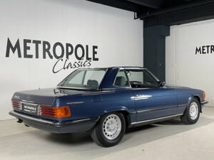 Image 4/28 de Mercedes-Benz 500 SL (1983)