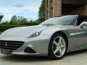 Bild 14/50 von Ferrari California T (2014)