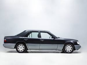 Imagen 6/30 de Mercedes-Benz E 280 Unikat (1994)