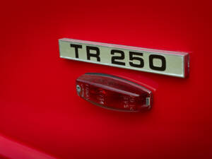 Image 8/44 of Triumph TR 250 (1968)