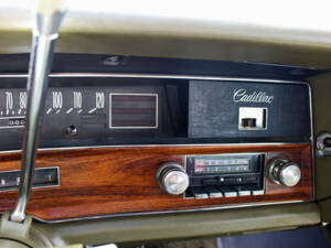 Image 23/30 of Cadillac Coupe DeVille (1972)