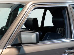 Image 9/31 of Mercedes-Benz 500 SEL (1987)