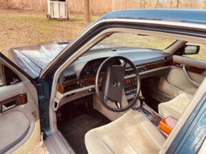 Image 7/14 of Mercedes-Benz 500 SE (1983)