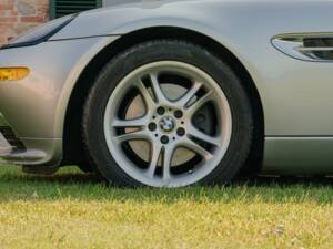 Image 43/185 of BMW Z8 (2001)